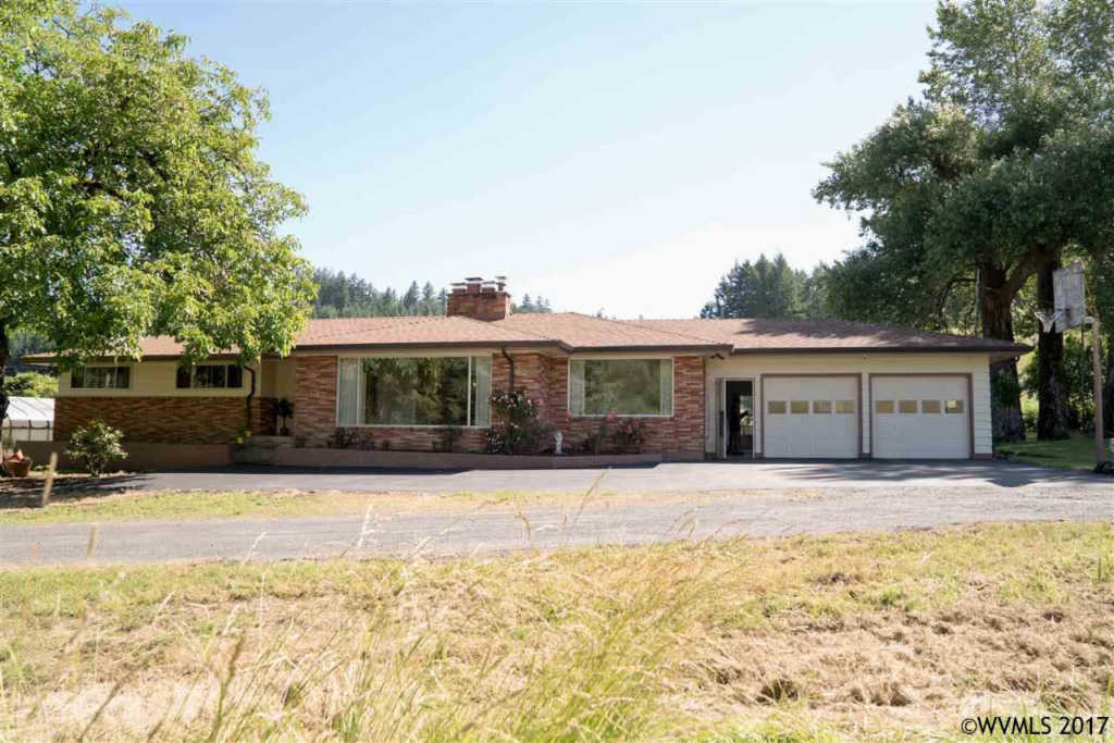 scenic ranch house for sale in oregon
